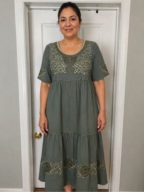 Women’s L Sage Green Embroidered Maxi Dress – Gold Floral Detail – Elegant Mode